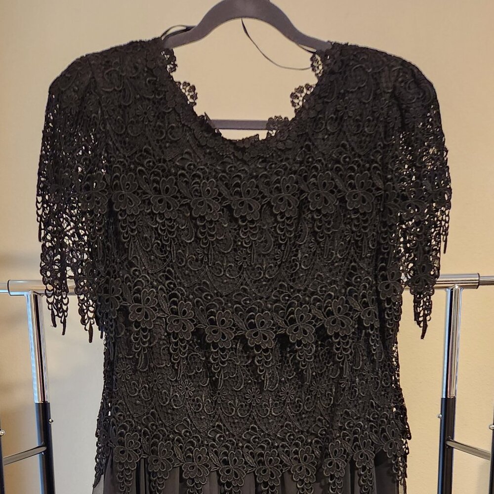 Cattiva Black Lace & Chiffon Formal Dress